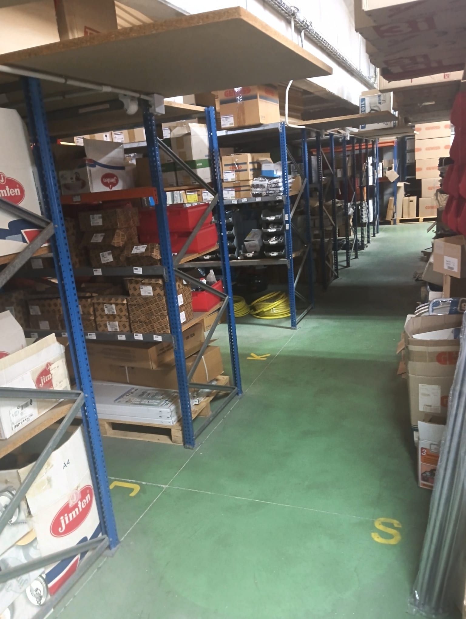 Almacén — Pasillos de stock